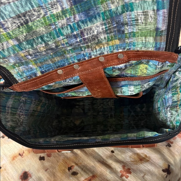 Men's Tan Leather Messenger Bag - Picture 6 of 6